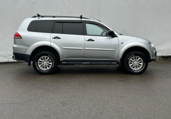 Подержанный автомобиль Mitsubishi Pajero Sport 2014 года (4 фото)