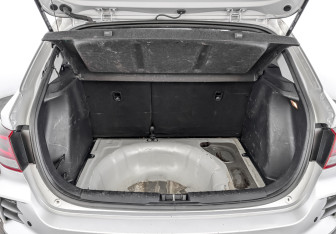 Подержанный автомобиль Kia Rio Hatchback 2021 года (10 фото)