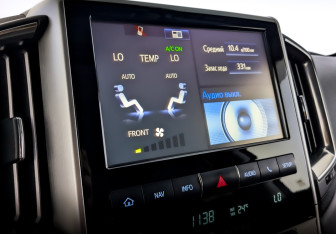 Подержанный автомобиль Toyota Land Cruiser Suv 2016 года (28 фото)