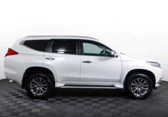Подержанный автомобиль Mitsubishi Pajero Sport 2019 года (4 фото)