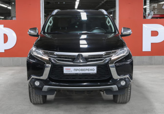 Подержанный автомобиль Mitsubishi Pajero Sport 2018 года (18 фото)