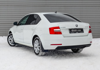 Подержанный автомобиль Skoda Octavia Liftback 2018 года (7 фото)