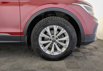 Подержанный автомобиль Volkswagen Tiguan 2021 года (18 фото)