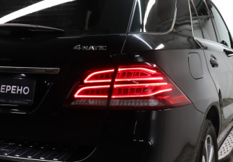 Подержанный автомобиль Mercedes-Benz GLE 2015 года (18 фото)