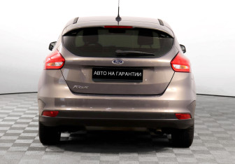 Подержанный автомобиль Ford Focus Hatchback 2018 года (4 фото)