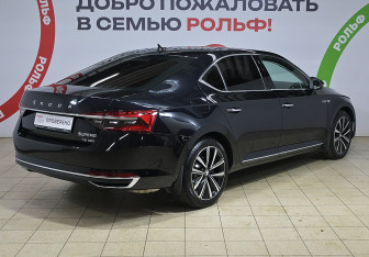 Подержанный автомобиль Skoda Superb Liftback 2023 года (4 фото)