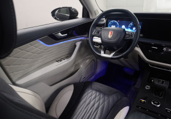Подержанный автомобиль Hongqi HS5 2024 года (13 фото)