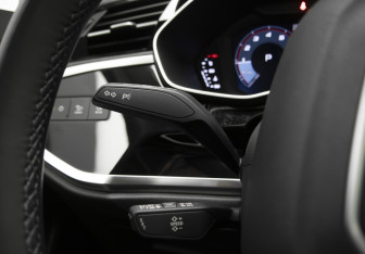 Подержанный автомобиль Audi Q3 2023 года (13 фото)
