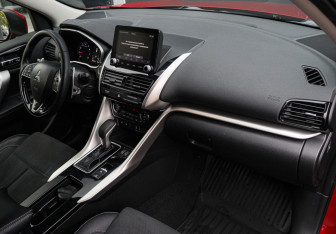 Подержанный автомобиль Mitsubishi Eclipse Cross 2021 года (11 фото)