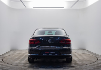 Подержанный автомобиль Volkswagen Passat Sedan 2014 года (6 фото)