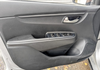 Подержанный автомобиль Kia Rio Hatchback 2021 года (19 фото)