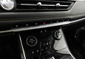 Подержанный автомобиль Chery Tiggo 8 2023 года (14 фото)