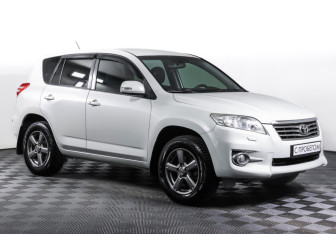 Подержанный автомобиль Toyota RAV4 2011 года (3 фото)