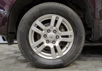 Подержанный автомобиль Toyota Land Cruiser Prado 2011 года (18 фото)