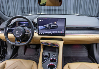 Подержанный автомобиль Zeekr 001 2023 года (13 фото)