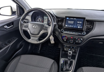 Подержанный автомобиль Hyundai Solaris Sedan 2021 года (28 фото)