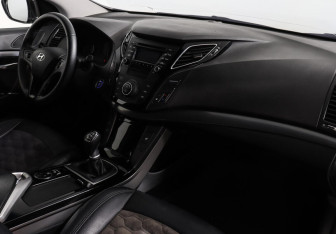Подержанный автомобиль Hyundai i40 Sedan 2013 года (8 фото)