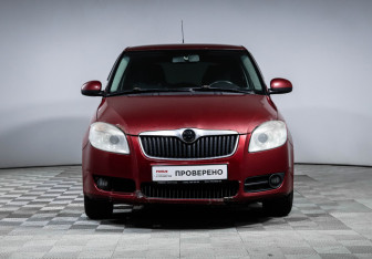Подержанный автомобиль Skoda Fabia Hatchback 2008 года (2 фото)