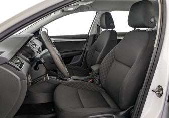 Подержанный автомобиль Skoda Octavia Liftback 2020 года (20 фото)