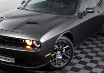 Подержанный автомобиль Dodge Challenger 2019 года (25 фото)