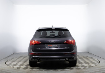 Подержанный автомобиль Audi Q5 2009 года (6 фото)