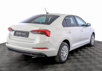Подержанный автомобиль Skoda Rapid Liftback 2022 года (5 фото)