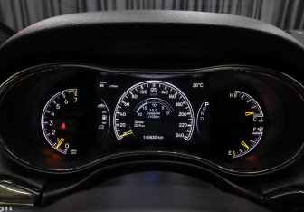 Подержанный автомобиль Jeep Grand Cherokee 2018 года (14 фото)