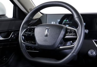 Подержанный автомобиль FAW Bestune B70 2023 года (14 фото)