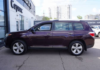 Подержанный автомобиль Toyota Highlander 2011 года (8 фото)