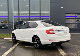 Подержанный автомобиль Skoda Octavia Liftback 2013 года (7 фото)