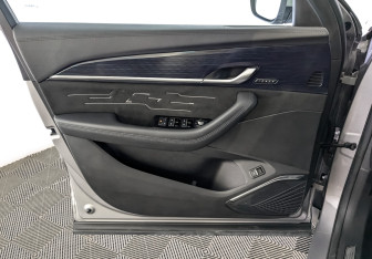 Подержанный автомобиль Geely Monjaro 2024 года (18 фото)