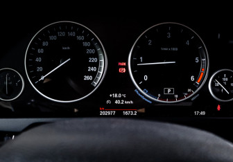 Подержанный автомобиль BMW X5 2016 года (11 фото)