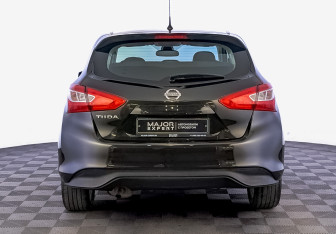 Подержанный автомобиль Nissan Tiida Hatchback 2015 года (6 фото)