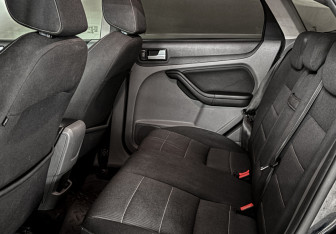 Подержанный автомобиль Ford Focus Hatchback 2010 года (11 фото)