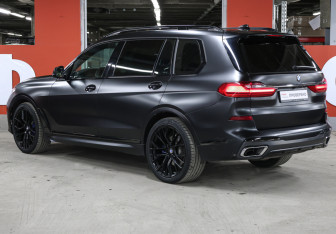 Подержанный автомобиль BMW X7 2019 года (7 фото)