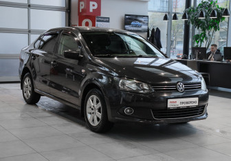 Подержанный автомобиль Volkswagen Polo Sedan 2013 года (3 фото)