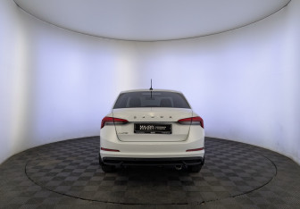 Подержанный автомобиль Skoda Rapid Liftback 2021 года (6 фото)