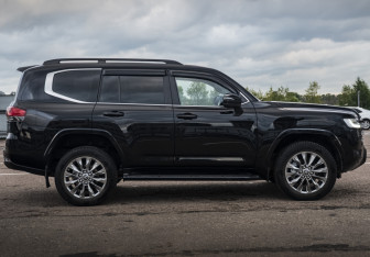 Подержанный автомобиль Toyota Land Cruiser Suv 2024 года (4 фото)