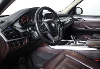 Подержанный автомобиль BMW X5 2017 года (15 фото)