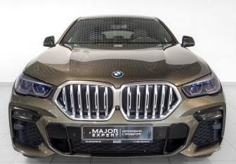 Подержанный автомобиль BMW X6 2020 года (2 фото)