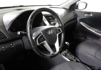 Подержанный автомобиль Hyundai Solaris Sedan 2012 года (7 фото)