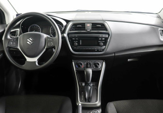 Подержанный автомобиль Suzuki SX4 Hatchback 2018 года (7 фото)