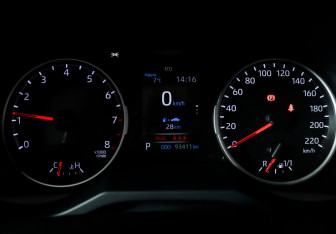 Подержанный автомобиль Toyota RAV4 2021 года (11 фото)