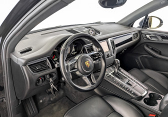 Подержанный автомобиль Porsche Macan 2015 года (16 фото)