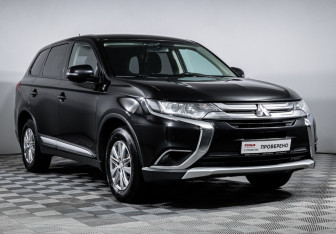 Подержанный автомобиль Mitsubishi Outlander 2015 года (3 фото)