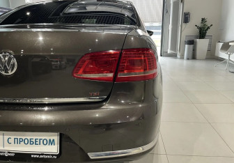 Подержанный автомобиль Volkswagen Passat Sedan 2012 года (8 фото)