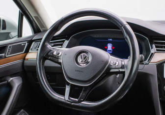 Подержанный автомобиль Volkswagen Passat Wagon 2017 года (15 фото)