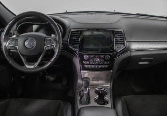 Подержанный автомобиль Jeep Grand Cherokee 2019 года (13 фото)
