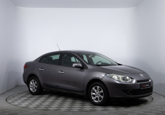 Подержанный автомобиль Renault Fluence 2011 года (3 фото)