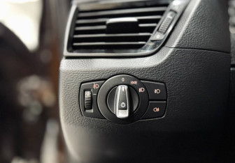 Подержанный автомобиль BMW X1 2013 года (18 фото)